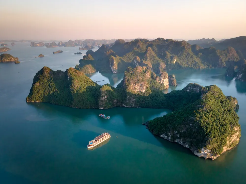 Ha Long: le joyau karstique du golfe du Tonkin, trésor naturel de Quang Ninh