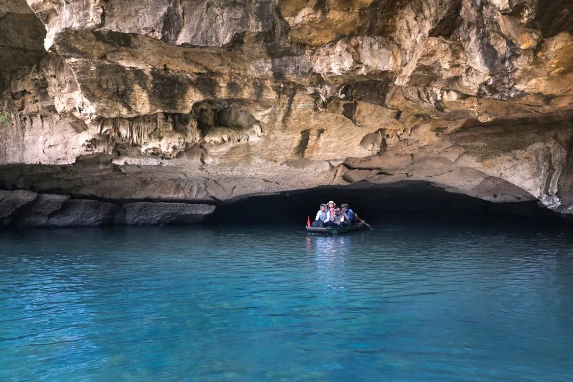 Phong Nha-Ke Bang : immersion au cœur du royaume des grottes et des rivières turquoise de Quang Binh