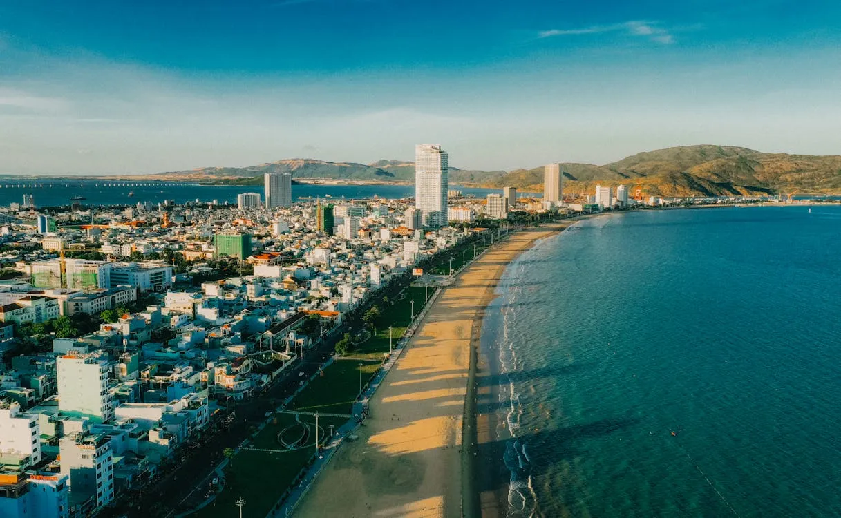 Nha Trang: L’Éclat de la baie d'azur sur l'écrin des Champa